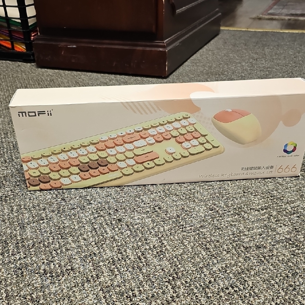 Wireless Keyboard and Mouse Set - Pastel Colors